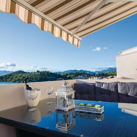 Awesome Apartment In Blace With House Sea View Extérieur photo