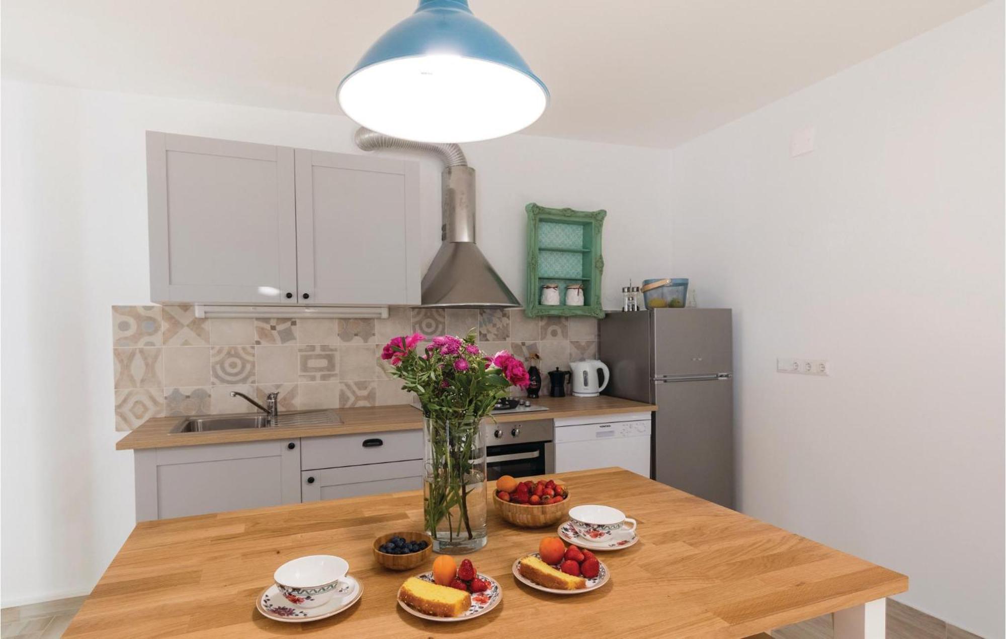 Awesome Apartment In Blace With House Sea View Extérieur photo