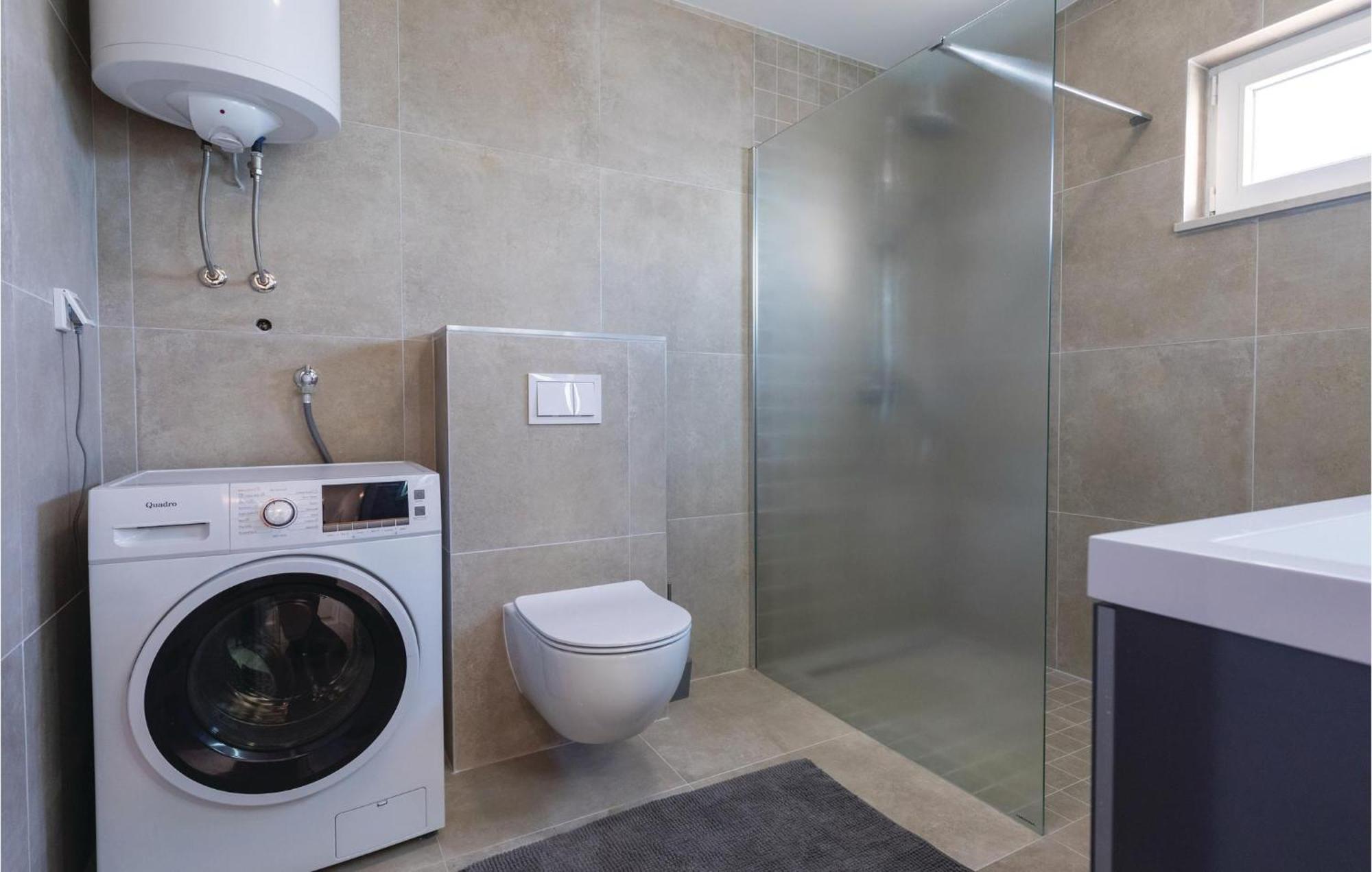 Awesome Apartment In Blace With House Sea View Extérieur photo