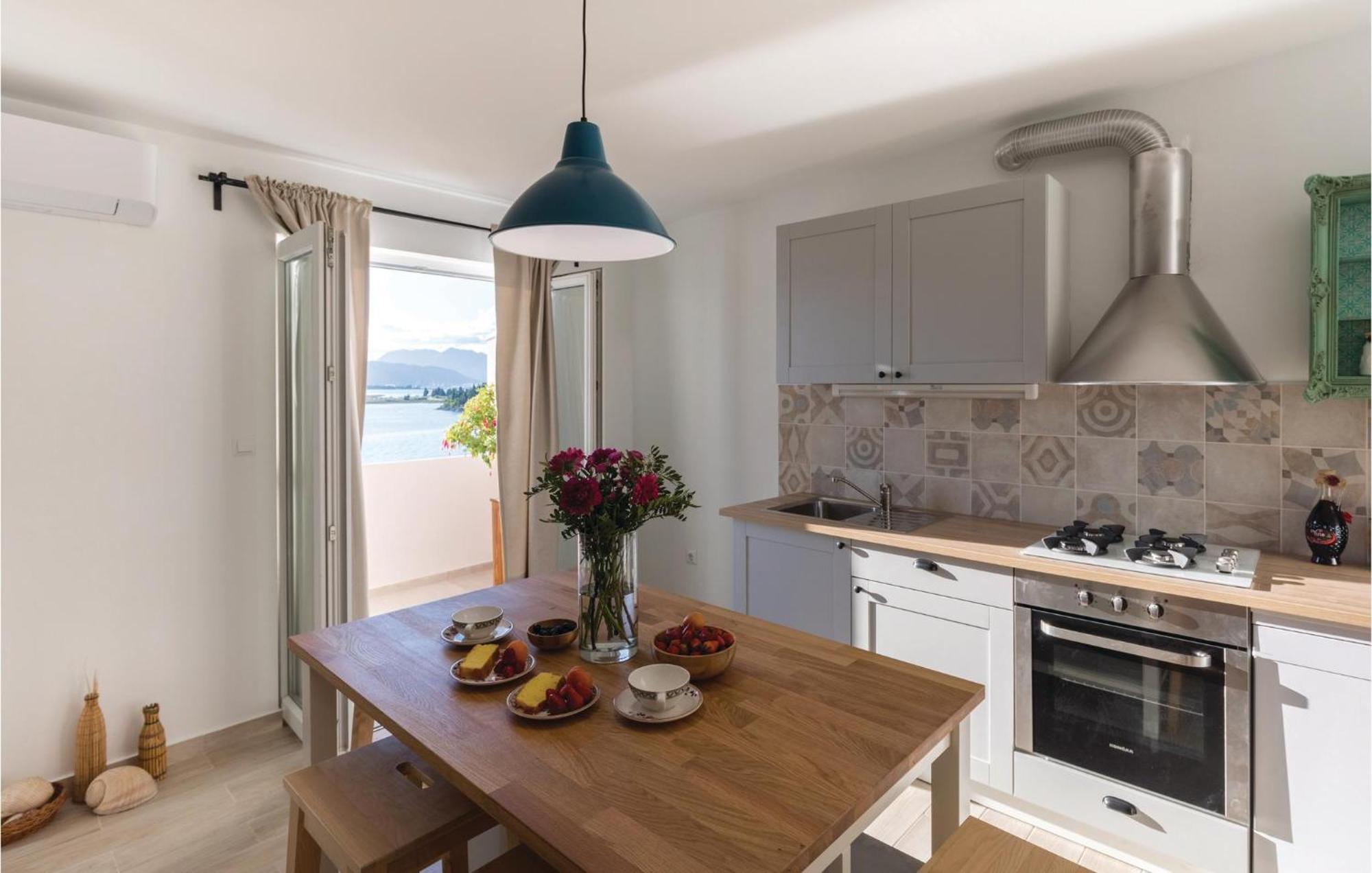 Awesome Apartment In Blace With House Sea View Extérieur photo